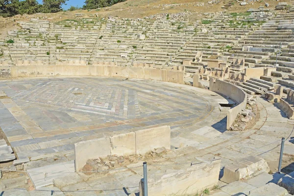 Театр Dionysos, нижче Афінський Акрополь. — стокове фото