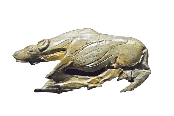 Förhistorisk skulptur av ett djur — Stockfoto