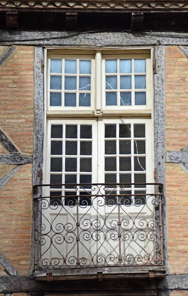 Ventana francesa en casa con entramado de madera —  Fotos de Stock