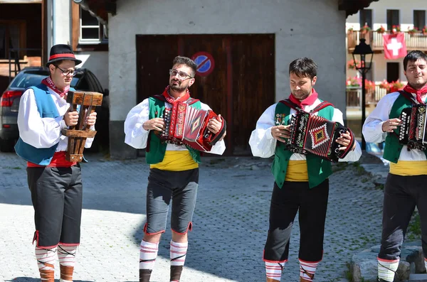 Evolene Switzerland August Italian Folk Group Ernici Mountains Traditional Costumes — Stock Photo, Image