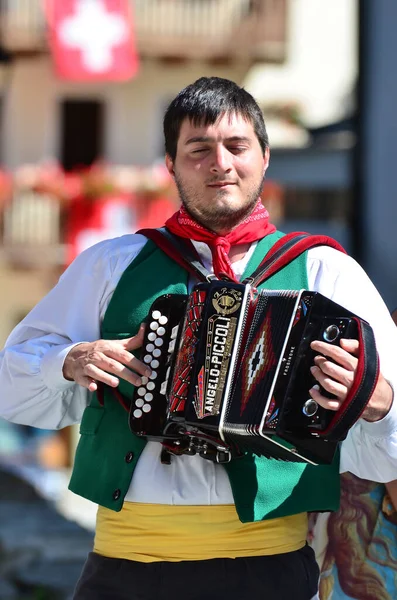 Evolene Švýcarsko Srpna Italská Lidová Skupina Pohoří Ernici Tradičních Krojích — Stock fotografie