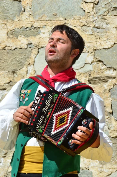 Evolene Suisse Août Groupe Folklorique Italien Des Montagnes Ernici Costumes — Photo