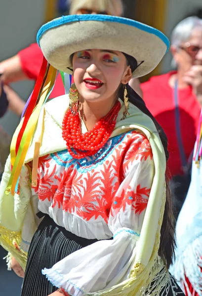 Evolene Suíça Agosto Grupo Folclórico Equatoriano Quito Trajes Tradicionais Agosto — Fotografia de Stock
