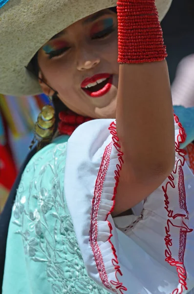 Evolene Suíça Agosto Grupo Folclórico Equatoriano Quito Trajes Tradicionais Agosto — Fotografia de Stock