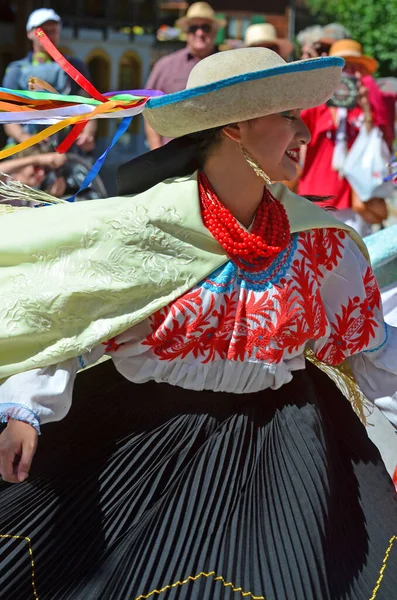 Evolene Suíça Agosto Grupo Folclórico Equatoriano Quito Trajes Tradicionais Agosto — Fotografia de Stock