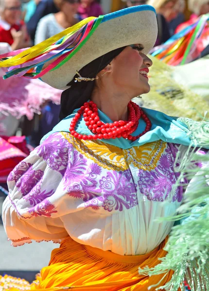 Evolene Suiza Agosto Grupo Folclórico Ecuatoriano Quito Trajes Tradicionales Agosto — Foto de Stock