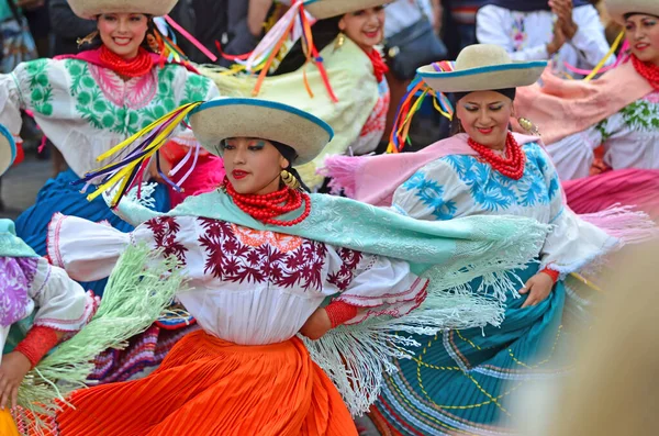 Evolene Svizzera Agosto Gruppo Folk Ecuadoriano Quito Costume Tradizionale Agosto — Foto Stock
