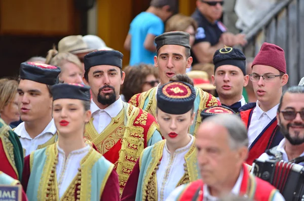 Evolene Schweiz Augusti Montenegro Folkgrupp Kallad Aluminium Traditionella Kostymer Augusti — Stockfoto