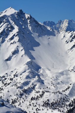 Güney İsviçre 'de Verbier 4 Vadisi bölgesinde (Tortin sektörü) off-track kayağı