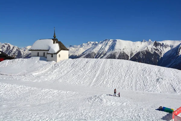 Kapel Alpen Winter Met Uitzicht Bergen Het Zwitserse Bergdorp Bettermalp — Stockfoto