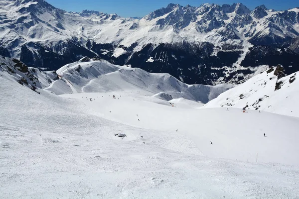 Lyžování Švýcarském Luxusním Středisku Verbier Jižním Švýcarsku Dobře Udržovanými Běžeckými — Stock fotografie