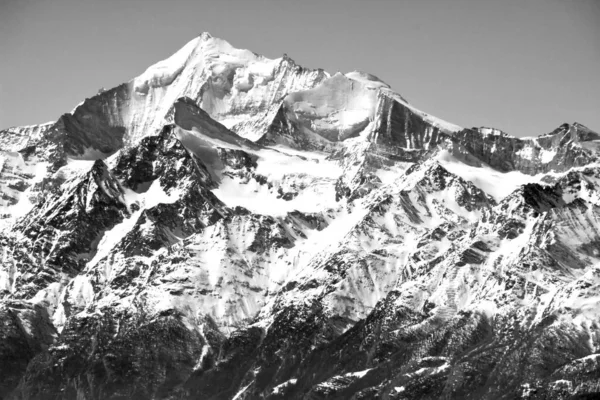 Вайсхорн Одна Самых Высоких Вершин Альпах Недалеко Церматта Швейцария Монохром — стоковое фото