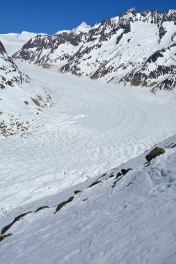 Aletsch Buzulu. Avrupa 'nın en uzun buzulu Bernese Alpleri, İsviçre