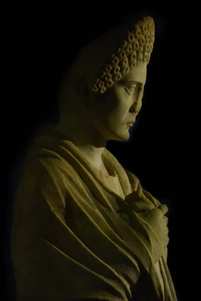 Escultura Grega Antiga Bonita Uma Mulher Nobre Com Vestes Fluidas — Fotografia de Stock