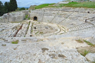 Sicilya 'daki Syracuse Antik Yunan Tiyatrosu, 2500 yıl öncesine dayanıyor. İnşa edilmiş en büyük Antik Yunan tiyatrolarından biri.