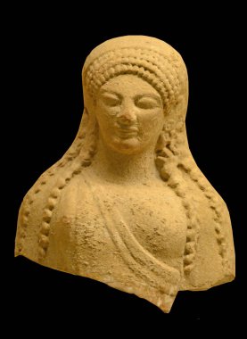 Yeraltı ve Doğa Tanrıçası Persephone, nam-ı diğer Bakire Kore. Antik Yunan çömlek heykelciği yaklaşık 400 milyar yıl öncesine ait