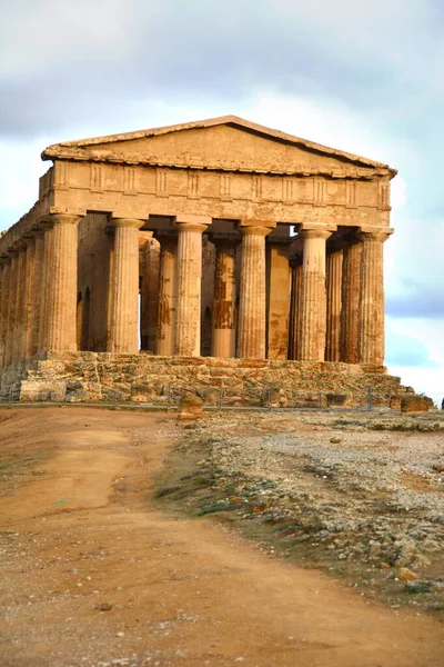 Camino Que Conduce Antiguo Templo Griego Concordia Valle Los Templos —  Fotos de Stock