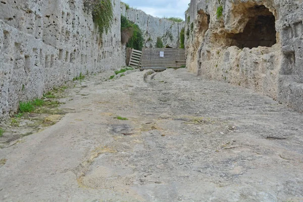 Ancient Greek Street Dead Sepulchral Street Syracuse Sicily Rock Tombs — Stock Photo, Image