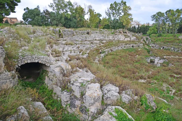 Ruïnes Van Het Romeinse Amfitheater Syracuse Sicilië Met Zitplaatsen Toegangscorridors — Stockfoto