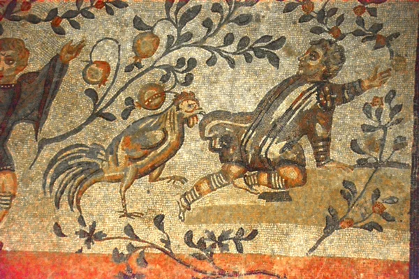 Antikes Römisches Mosaik Eines Jungen Der Von Einem Hahn Gejagt — Stockfoto