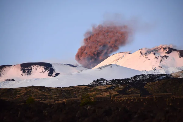 Uitbarstingen Van Sneeuwkraters Etna Sicilië Boven Catania — Stockfoto