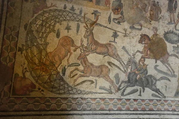 Ancient Roman Mosaic Deer Hunt Mostrando Jinetes Persiguiendo Ciervos Una — Foto de Stock