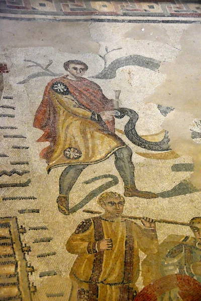 Cena Mosaico Romano Antigo Mostrando Homem Romano Puxando Elefante Capturado — Fotografia de Stock