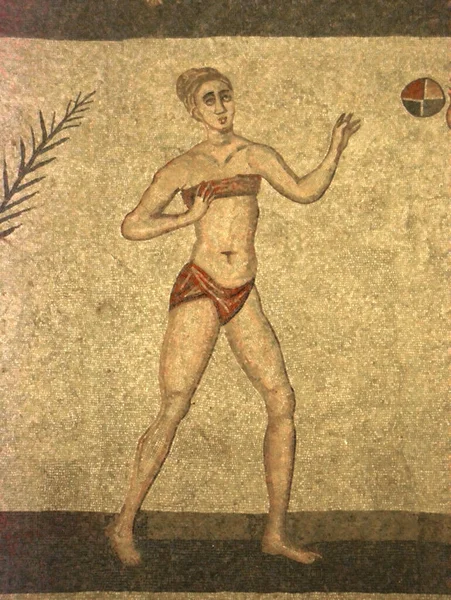 Starověká Římská Mozaika Dívky Bikinách Hrající Míč Místnosti Dívkami Bikinách — Stock fotografie