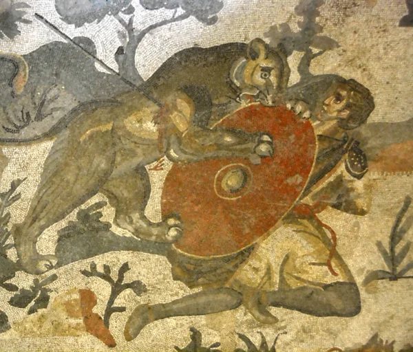 Antikes Römisches Mosaik Eines Verwundeten Löwen Der Einen Jäger Mit — Stockfoto