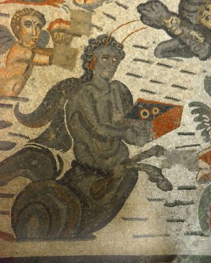 Bir Icthyocentaur ya da bir deniz centaurunun antik Roma mozaiği. Bir tür triton ve deniz köpüğünün kişileştirilmesi. UNESCO 'nun listesinden Sicilya' daki Villa Romana del Casale 'deki Antik Roma mozaikleri listelendi.