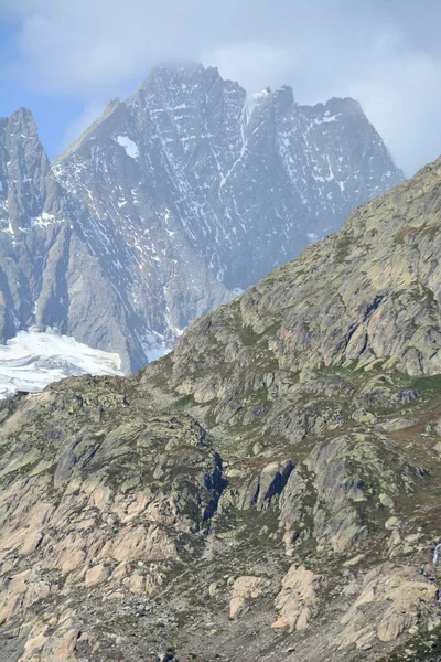 Lauteraarhorn Sviçre Deki Bernese Alpleri Nin Planındaki Lauteraarhorn Kulübesinin Üstünde — Stok fotoğraf