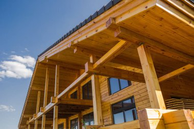 Kalenin güneşli görünümü