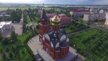 Yaz aylarında Ortodoks Kilisesi üzerinde uçuş