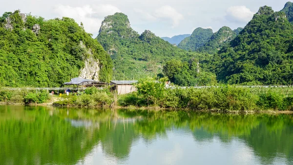 Een Prachtig Landschap Van Groene Heuvels Bergen Rivier Yingde Qingyuan — Stockfoto