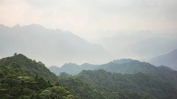 Prachtige Kleurrijke Zonsopgang Het Nationale Park Boven Bergen China Mysterieus — Stockfoto