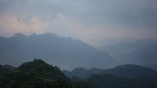 Herrlicher Farbenfroher Sonnenaufgang Nationalpark Über Den Bergen Chinas Geheimnisvolle Landschaft — Stockfoto