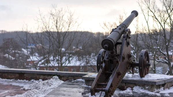 Gammal Pistol Från Världskriget Snön Kanonpulver Som Ett Monument För — Stockfoto