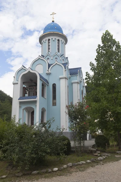 Templo o mártir Huara Trinity-Georgievsky mosteiro feminino no distrito de Adler região de Krasnodar, Rússia — Fotografia de Stock
