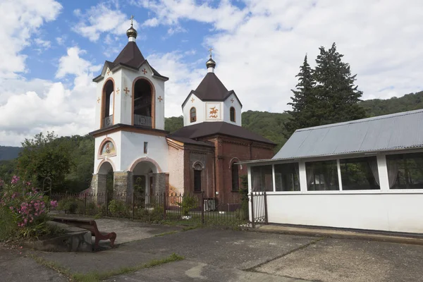 Iglesia de San Jorge en Lesnoye pueblo, Adler distrito, región de Krasnodar —  Fotos de Stock
