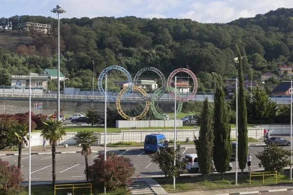 在索契 airporti，克拉斯诺达尔地区，俄罗斯的领土上的奥运五环 — 图库照片