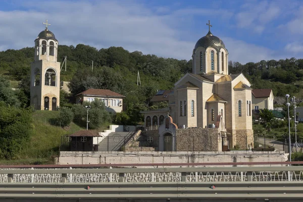 Kyrkan St Nicholas och Guds moder ikonen "Sumela klostret" i byn Moldovka, Sochi — Stockfoto