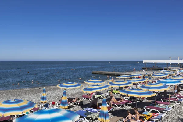 Strand der "Möwe" in der Erholungssiedlung adler, Sotschi, Region Krasnodar, Russland — Stockfoto