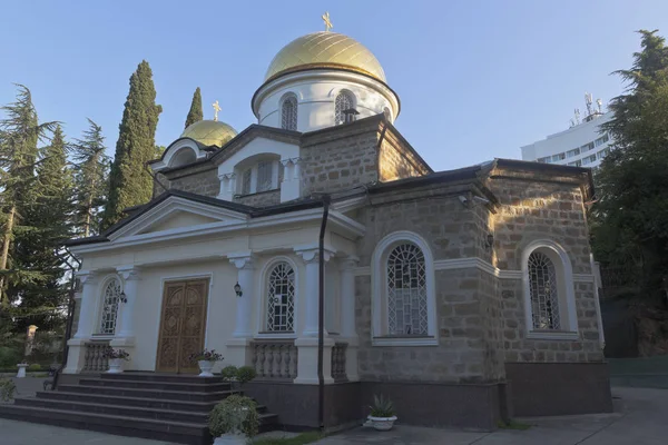 Eglise de la Transfiguration dans le quartier Hosta de la ville de Sotchi tôt le matin — Photo