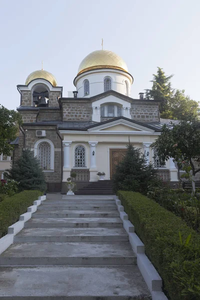 Trasfigurazione del Tempio nel quartiere Hosta della città di Sochi all'alba — Foto Stock