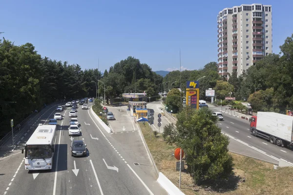 Vista della strada di Lenin e stazioni di servizio Norci-trans nella località di insediamento Adler, Sochi — Foto Stock