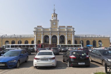 Yaroslavl şehir tren istasyonunda otopark