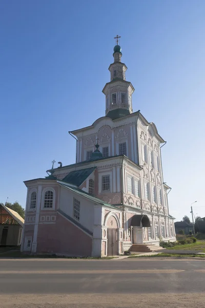 Iglesia de la Natividad en la ciudad de Totma Vologda región al amanecer — Foto de Stock