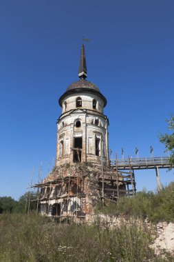 Güney-Batı Kulesi Spaso-Sumorin Manastırı'Totma kasaba