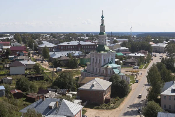 View from the bell tower of the Church of the Entry of the Lord into Jerusalem on the Church of the Nativity in the city of Totma — Stock Photo, Image