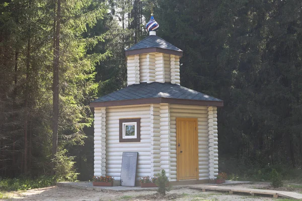 Kapelle zu Ehren von nikolay chudotvortsa neben dem Kindergesundheitslager "Schule der Reisenden von fedor konyukhov" im totemsky Bezirk — Stockfoto
